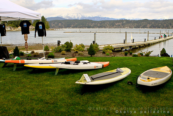 SUP lining up on the shore of Hood Canal
